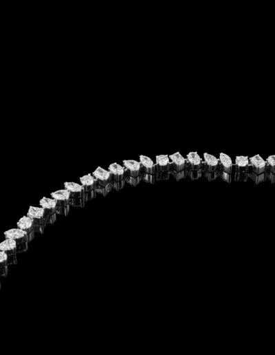 Tennisarmband mit Lab-Grown-Diamanten in verschiedenen Schliffen / 585er Weißgold – 6750 €