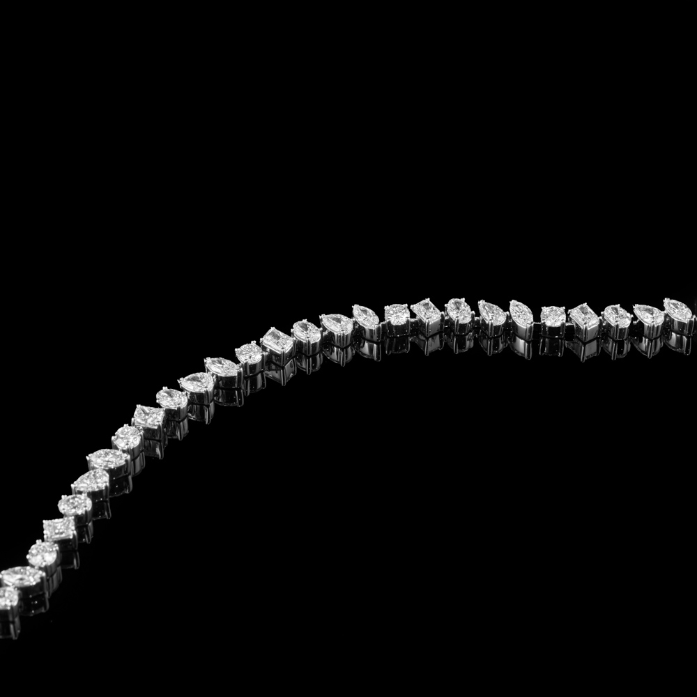 Tennisarmband mit Lab-Grown-Diamanten in verschiedenen Schliffen / 585er Weißgold – 6750 €