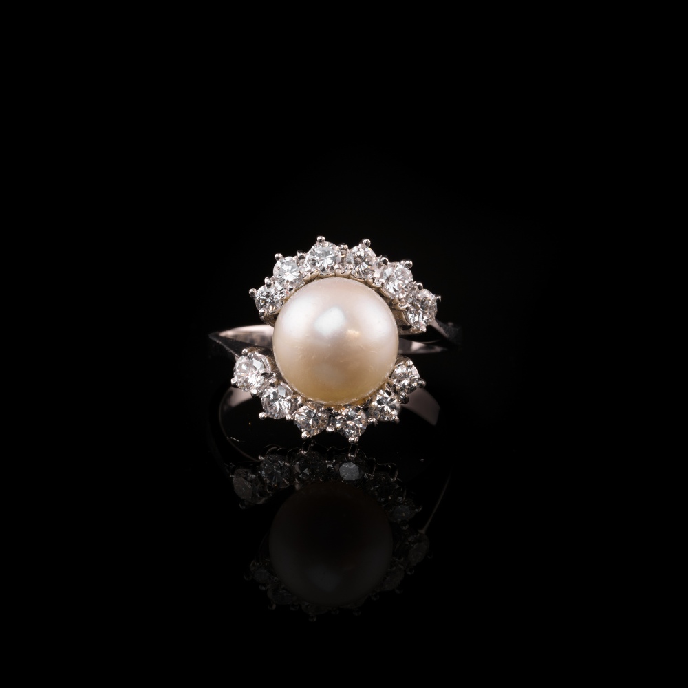 Ring mit Perle / 750 Weißgold – 4.700 €