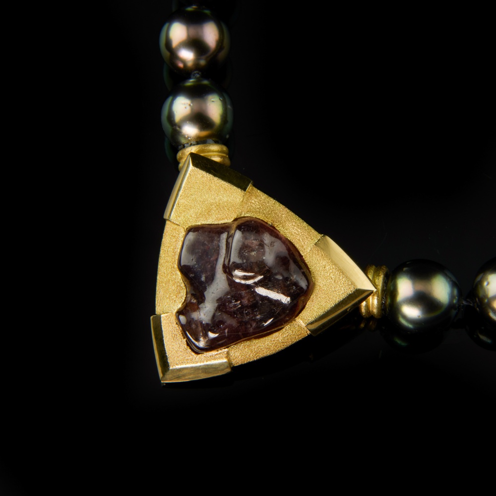 Saphir & Tahiti Perlenkette / 750 Gelbgold – 8.300 €