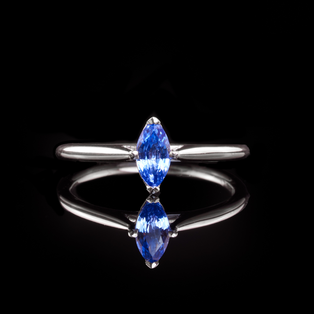 Navette Saphir Ring / 750er Weißgold – 1.390 €