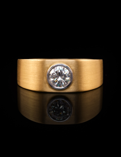 Bandring mit Diamant / 750er Gelbgold – 7.400 €
