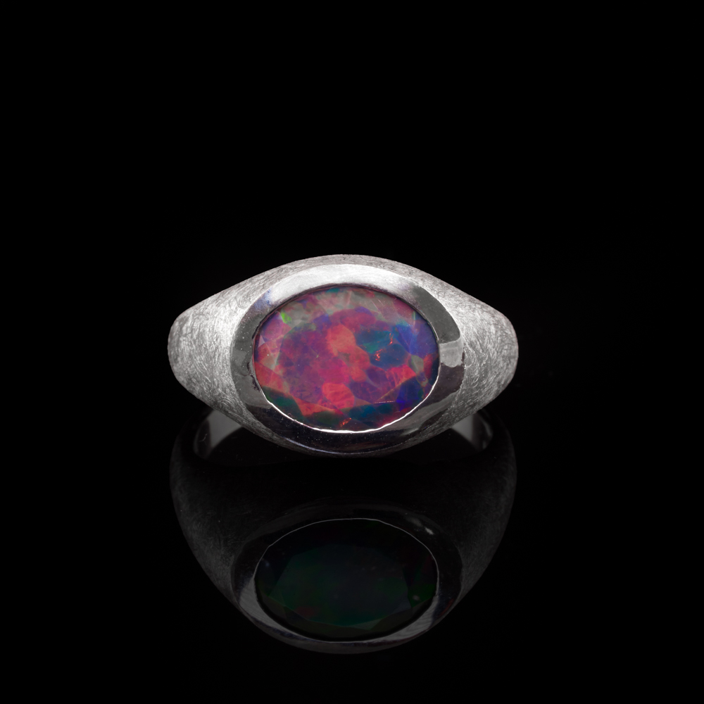 Weißgold Siegelring mit Schwarz Opal / 750er Weißgold – 4.850 €