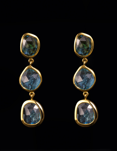 Ohrhänger mit blauem Turmalin / 750er Gelbgold – 3.900 €