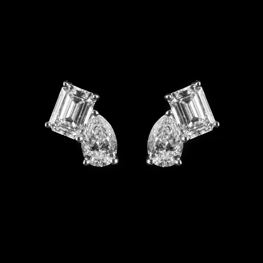 Ohrstecker mit Lab-Grown-Diamanten im Smaragd- und Tropfenschliff aus 585er Weißgold – 1.950 €