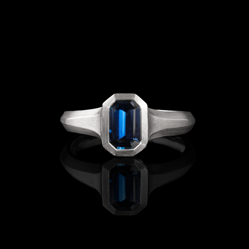 Blauer Saphirring / 950er Platin – 4.900 €